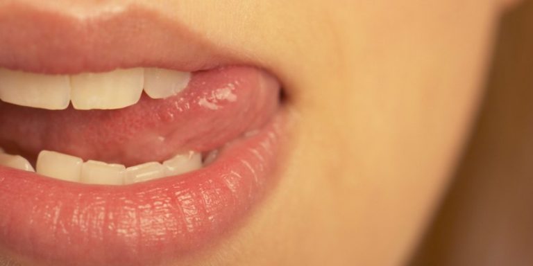Des lèvres pulpeuses grâce à la chirurgie ou des injections